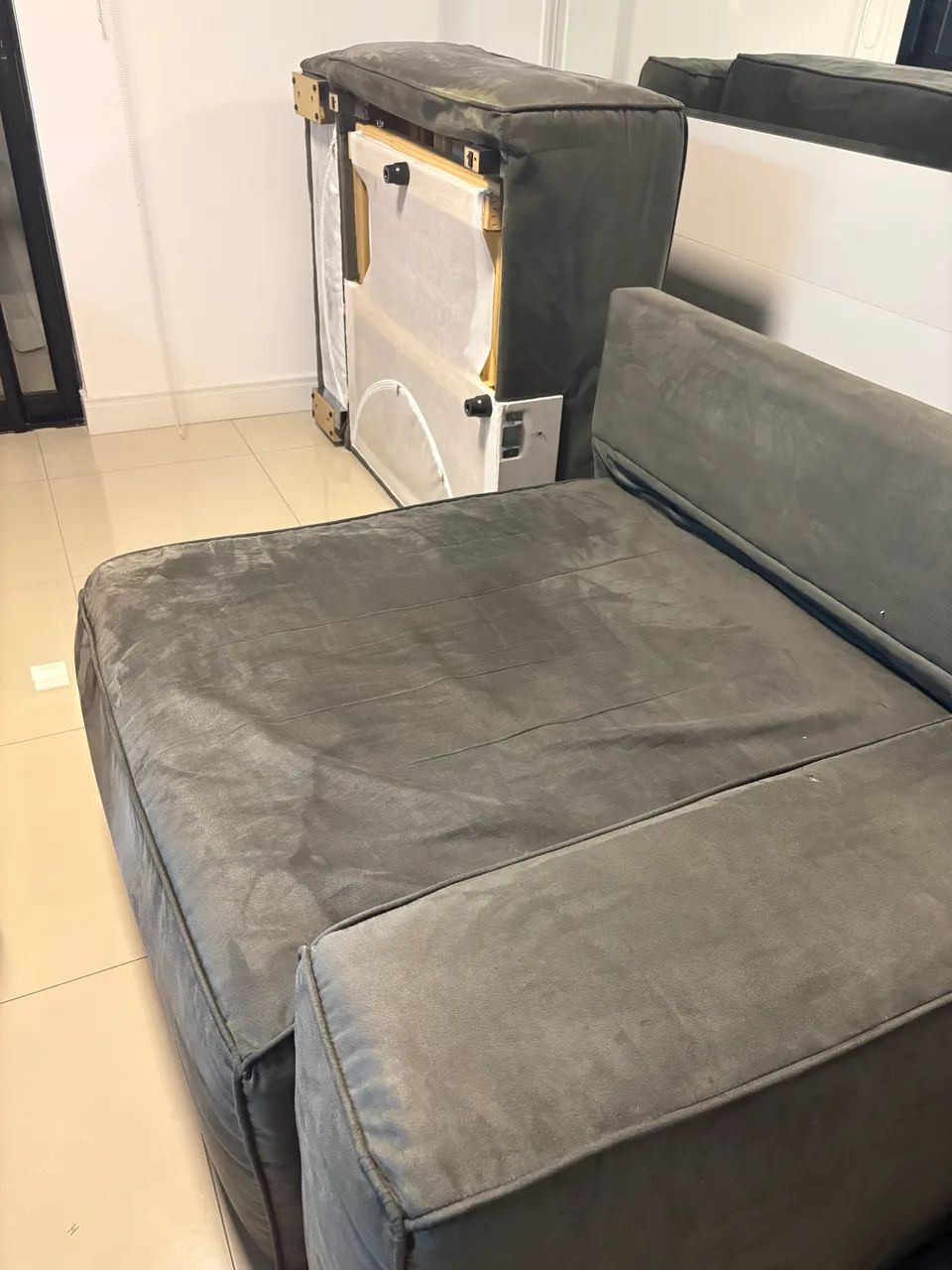 Sofá cama e retrátil, 4 lugares, camurça cinza - Foto 4