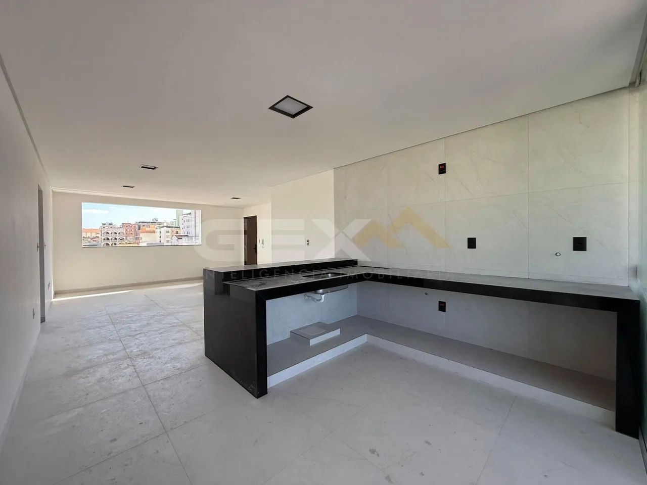 Apartamento à venda no Centro, 3 quartos sendo 1 suíte e 2 vagas. - Foto 2