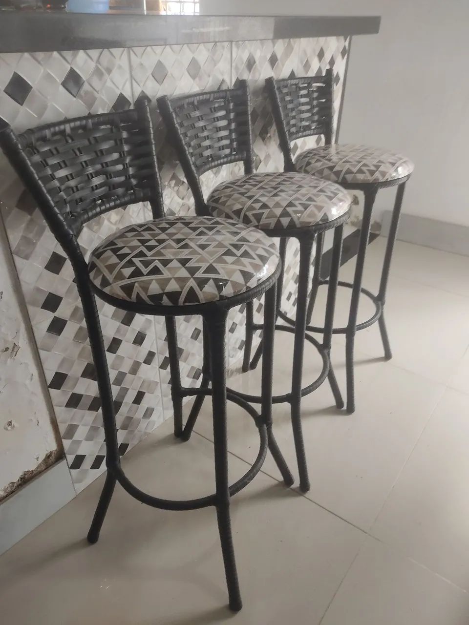 3 Banquetas Usadas Bem conservadas - Foto 2