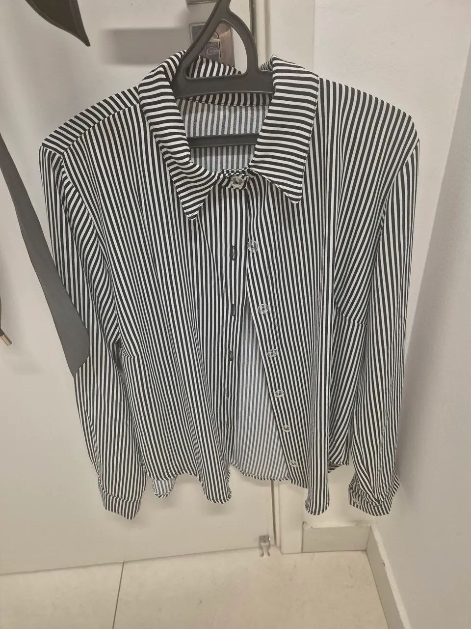 Blusas e macacão  - Foto 3