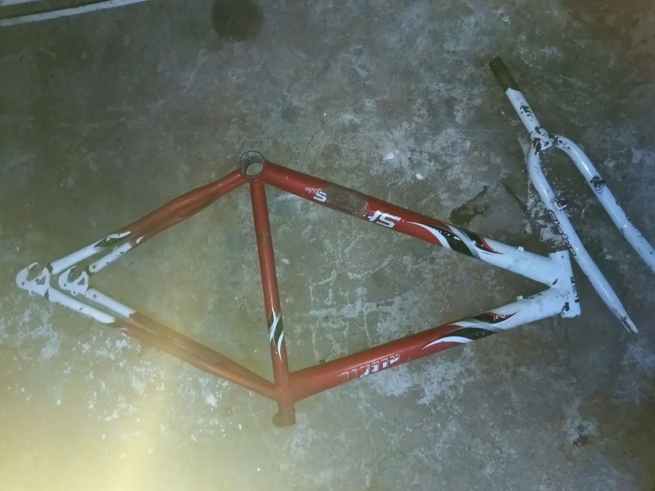 Quadro de bicicleta aro 26 com o garfo  - Foto 3