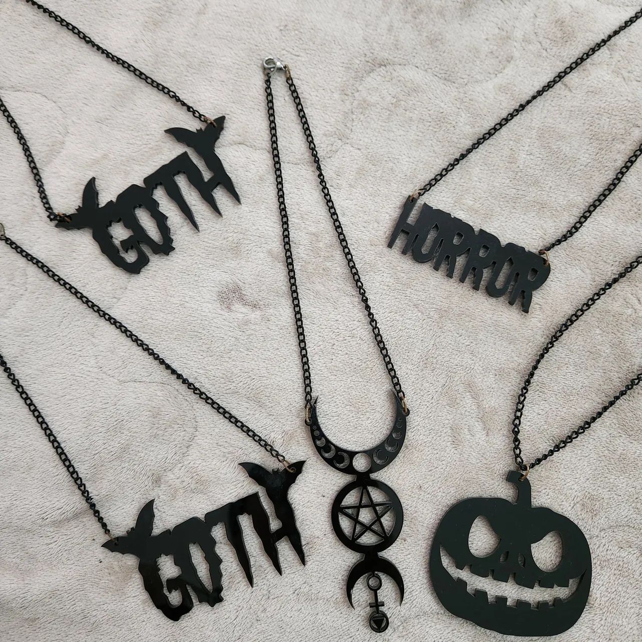 Colar em acrílico Halloween Goth