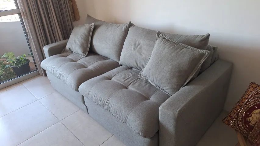 Sofá Cama Beirute na cor cinza - 2,1 metros - Em ótimo estado