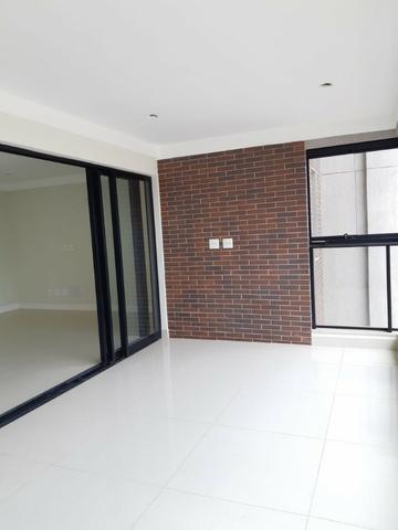 Apartamento andar alto , face sombra, no Edifício Metropolitan com 142 m² úteis, 3 suítes - Foto 5