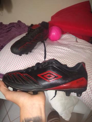Chuteira umbro, numeração 42