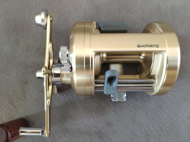 Vendo carretilha shimano calcutá 1000 zera - Foto 2