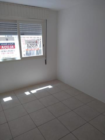 Apartamento 2 quartos térreo para alugar - ótima localização - Foto 3