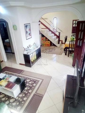 Casa 1º Andar Estilo Duplex, Financiável, 5/4 (2 Suítes), Rua Tranquila; Itapuã-HC034