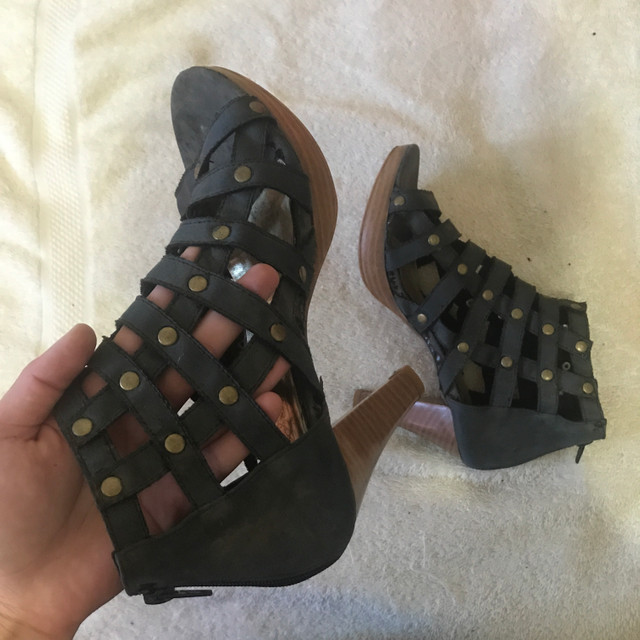 Sandália tiras com tachinhas preto