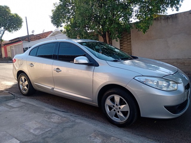 RENALT FLUENCE DINÂMIC PRATA COMPLETO 2013/2014