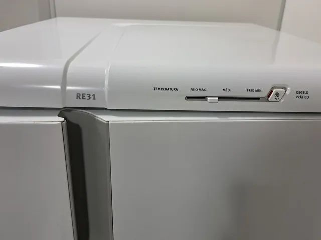 Geladeira RE31 Cycle Defrost 240L branca Electrolux 127V - Foto 6