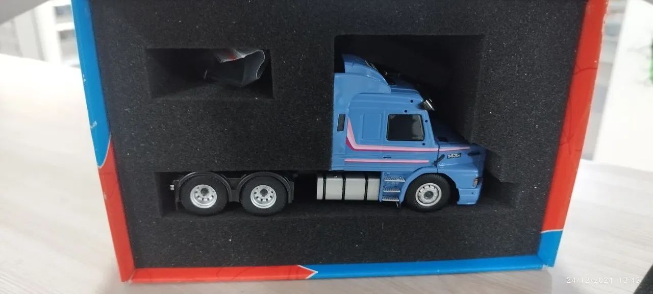 Caminhão Scania 143 - Miniatura Colecionável