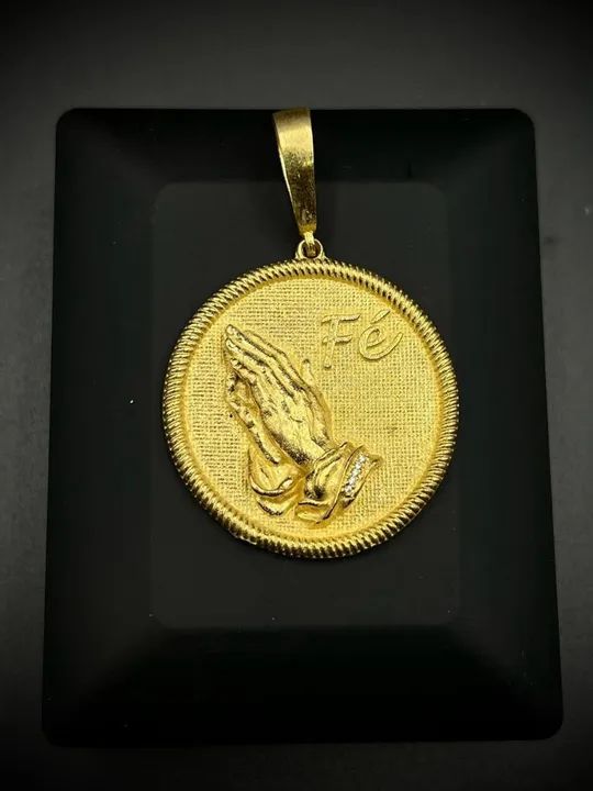 Pingente fé mão abençoada feita em moeda antiga maciça legítima 