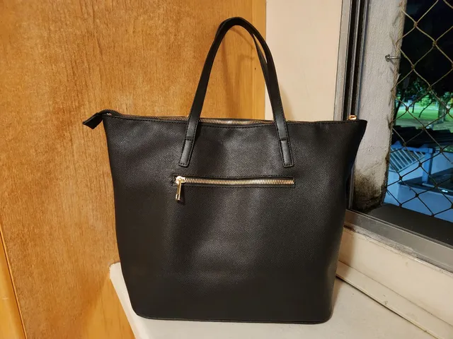 Bolsa de ombro modelo Tote preta