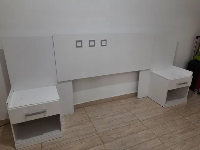 Preto + branco Prateleiras do banheiro montadas na paredeEspaço