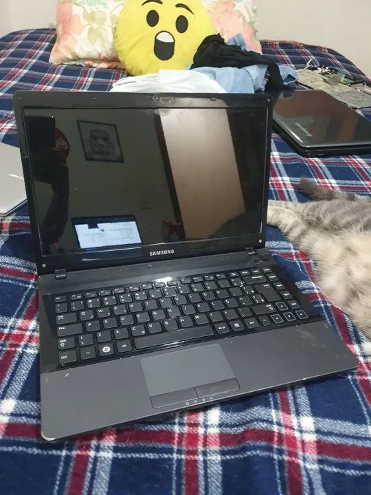 Notebook samsung i3 (não sei se esta funcionando sem carregador) NEGOCIO