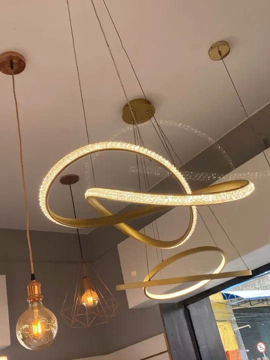 Lustre Dourado 40w 4000k na promoção