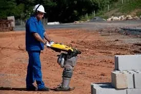 Aluguel de compactador de solo locação de sapo LocaTudo Divinópolis