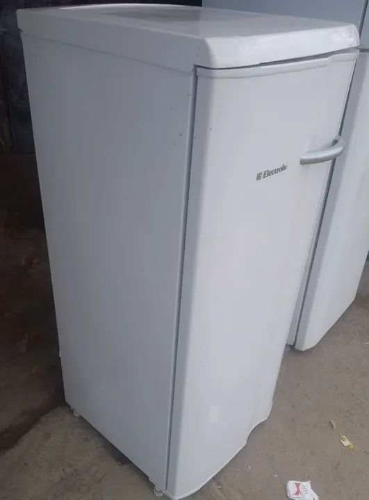 FREEZER VERTICAL ELETROLUX. ZAP.85. * - Foto 4