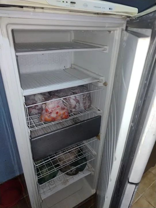 Freezer Brastemp bem conservado apenas 650,00 - Foto 5