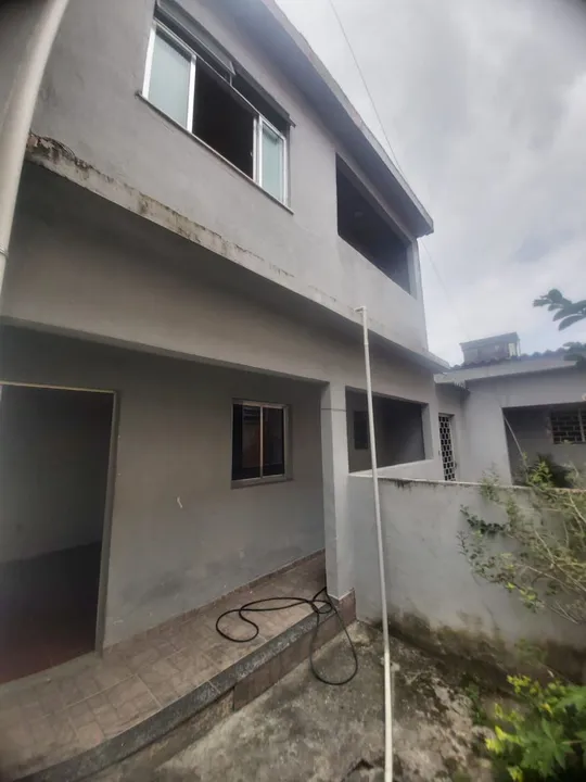 Conjunto de Kitnets e apartamento na Estrada da posse