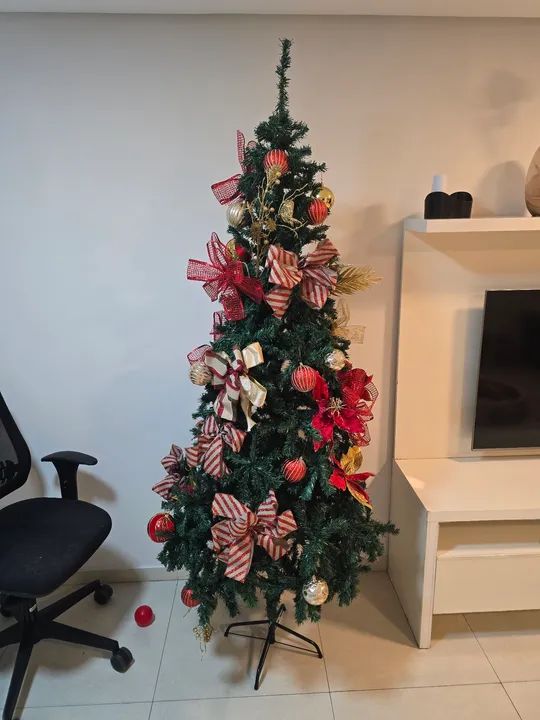 Árvore de Natal Decorada - Foto 2