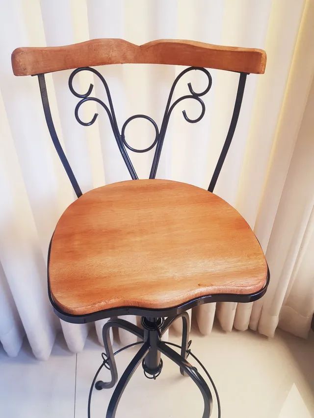 Banqueta Bistrô Ajustável Versalhes 