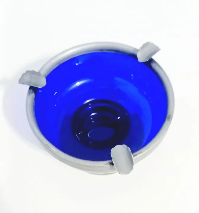 Antigo Cinzeiro em Vidro Azul e Metal Prateado - Foto 2