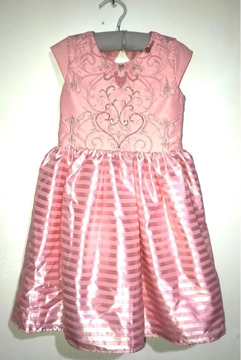 Vestido bordado rosa claro tam 6 Cattai - Foto 6