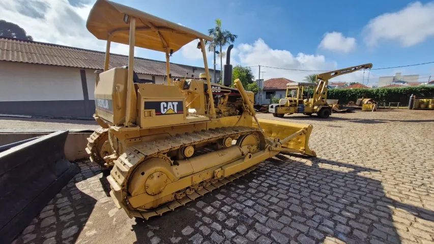 Trator de esteira CAT D5B 