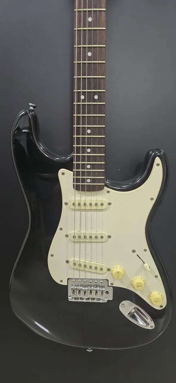 Guitarra Fender Squier Bullet Stratocaster SSS (aceito trocas) - Foto 2