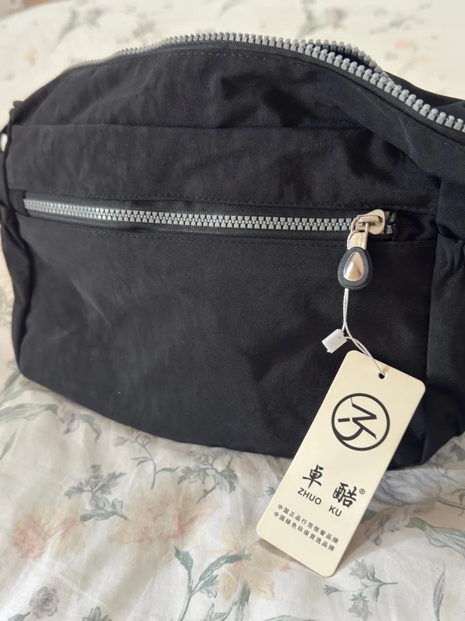 Bolsa transversal preta com vários compartimentos - Foto 4