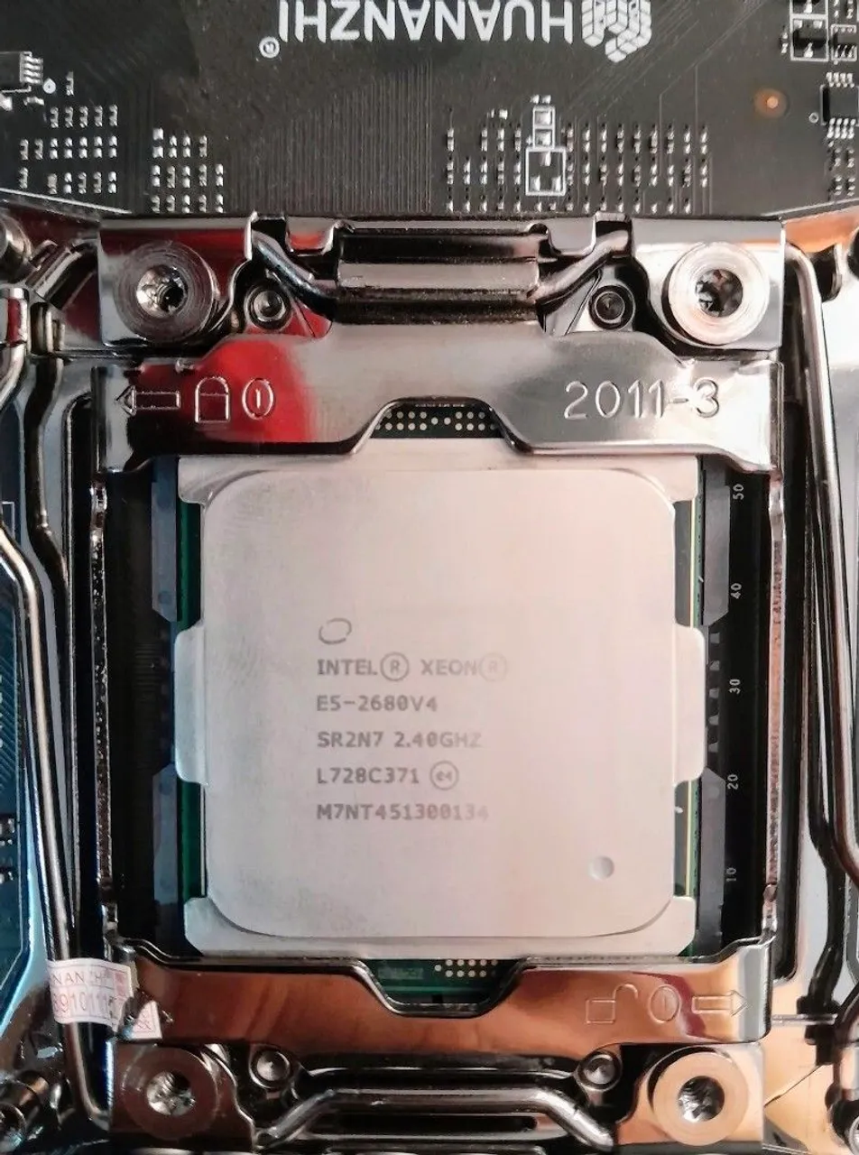 2 Processadores Intel Xeon E5-2680 V4