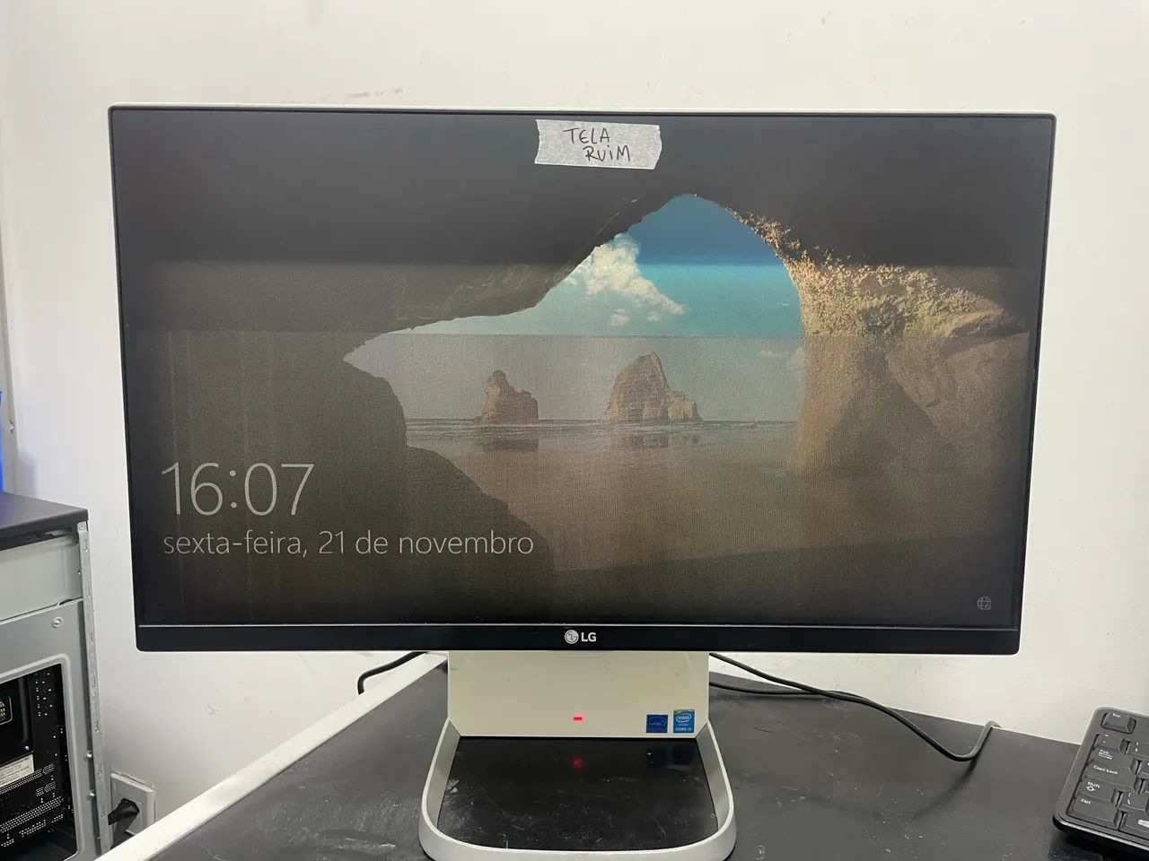 Computador All in One LG com TV 24" com defeito na Tela!