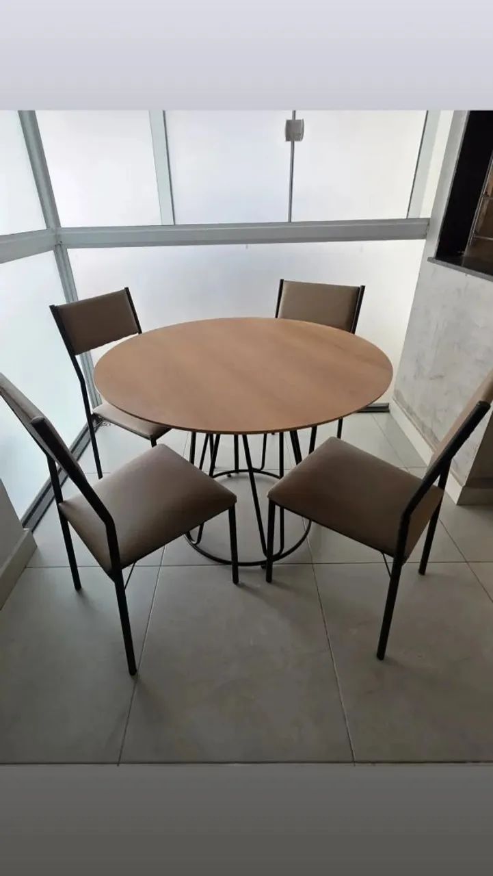 Mesa 4 cadeiras 