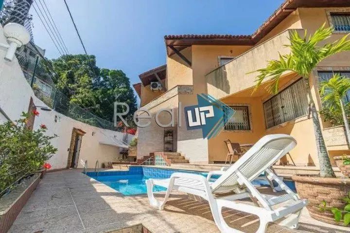 Casa em Condomínio em São Conrado!