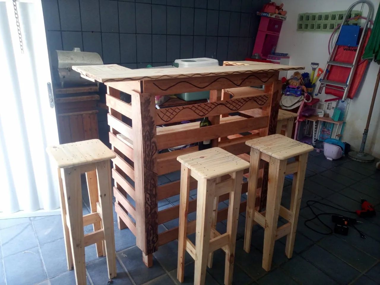 Balcão de madeira rústico para bar - Foto 3