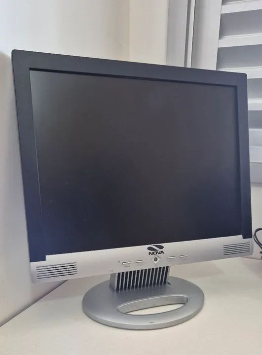Monitor LCD Nova 15 polegadas + Teclado, mouse, caixas de som e ...
