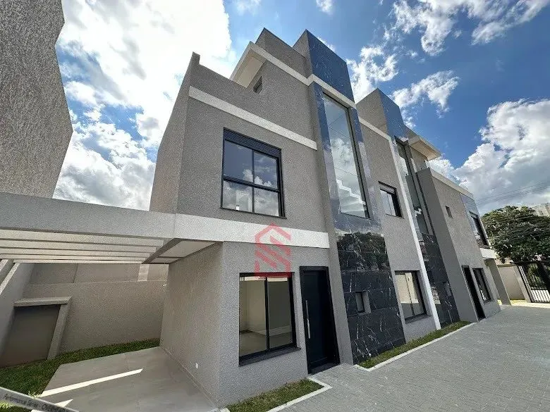 Sobrado à venda em Curitiba-PR, no Campo Comprido: 3 quartos, 1 suíte, 2 salas, 3 banheiro