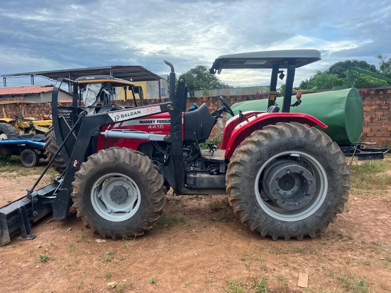 Massey 4410 ano 2023 com nota fiscal valor 300 mil