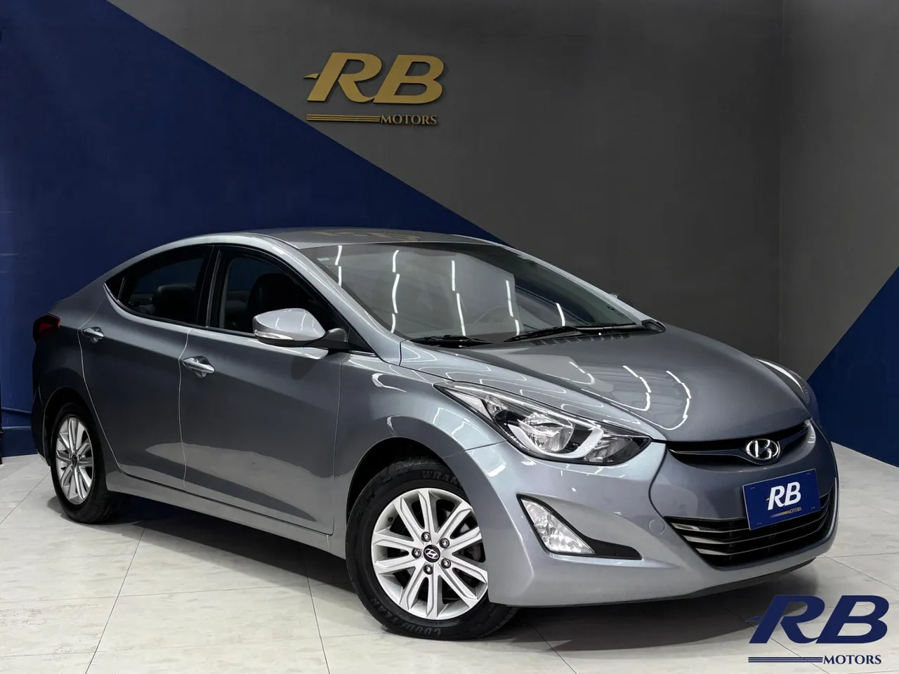 HYUNDAI ELANTRA 2015 Usados e Novos