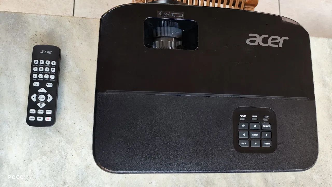 Projetor Acer X1223H semi novo. 