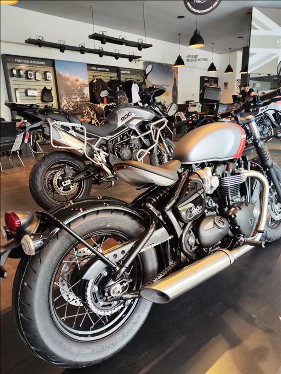 TRIUMPH BONNEVILLE BOBBER 1200 - Foto 4