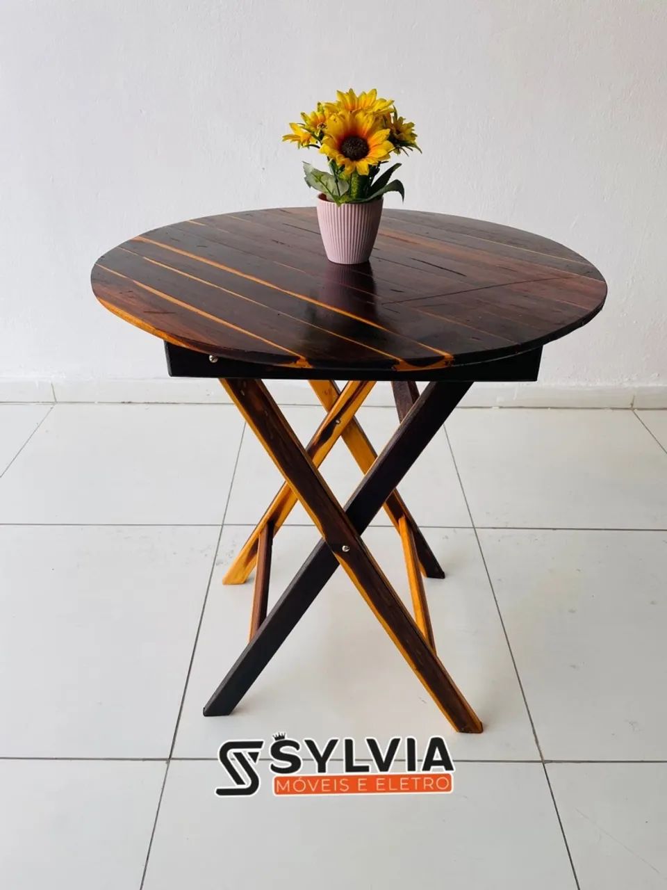 Mesa dobrável de madeira com design rústico