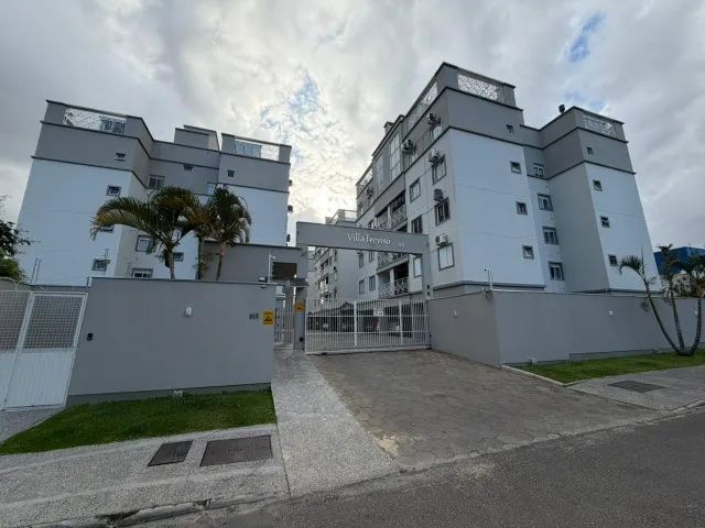 BARBADA! Apto 2 dorm COM GARAGEM e ELEVADOR bairro bom de morar próximo de TUDO Criciúma