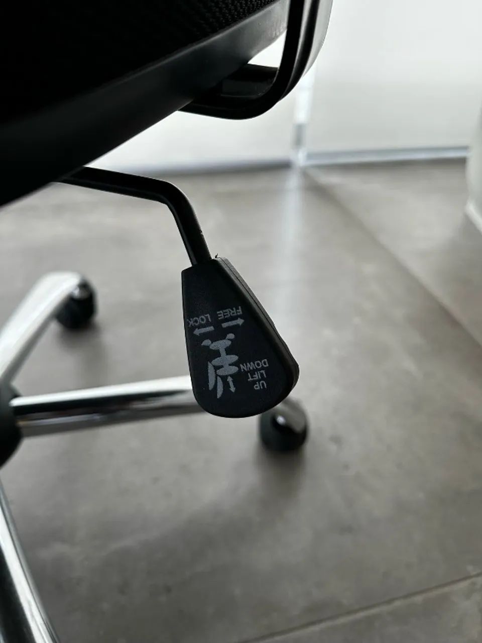 Cadeira de escritório com regulagens - Foto 5