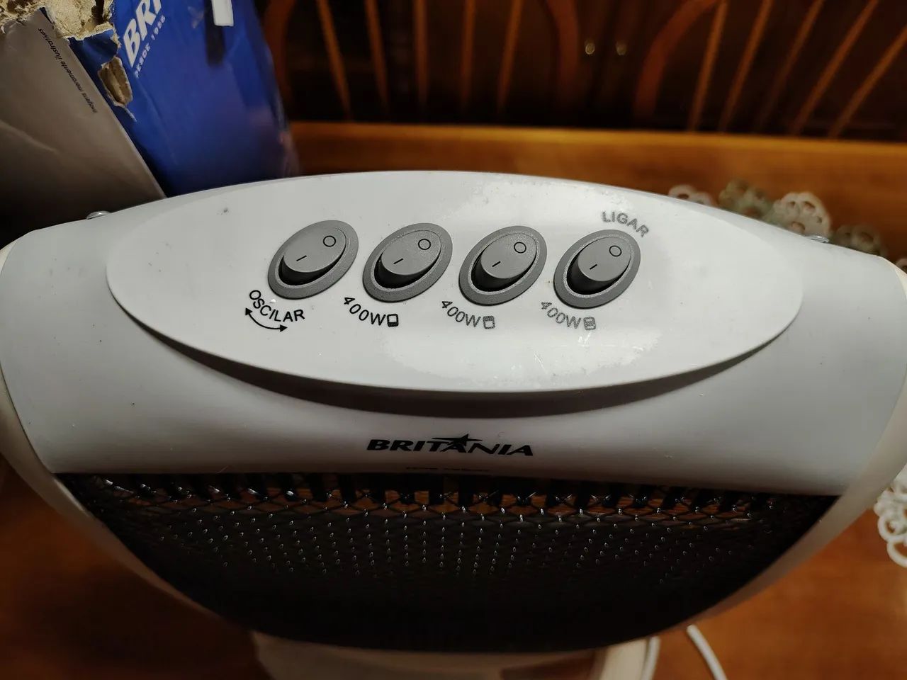 Aquecedor Britânia 200W com 3 Lâmpadas de Halogênio - Foto 3