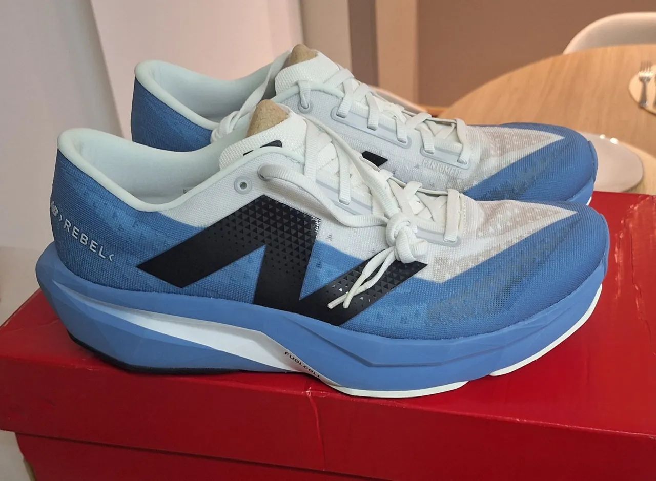 New Balance FuelCell Rebel v4 - Azul e Branco - Foto 3