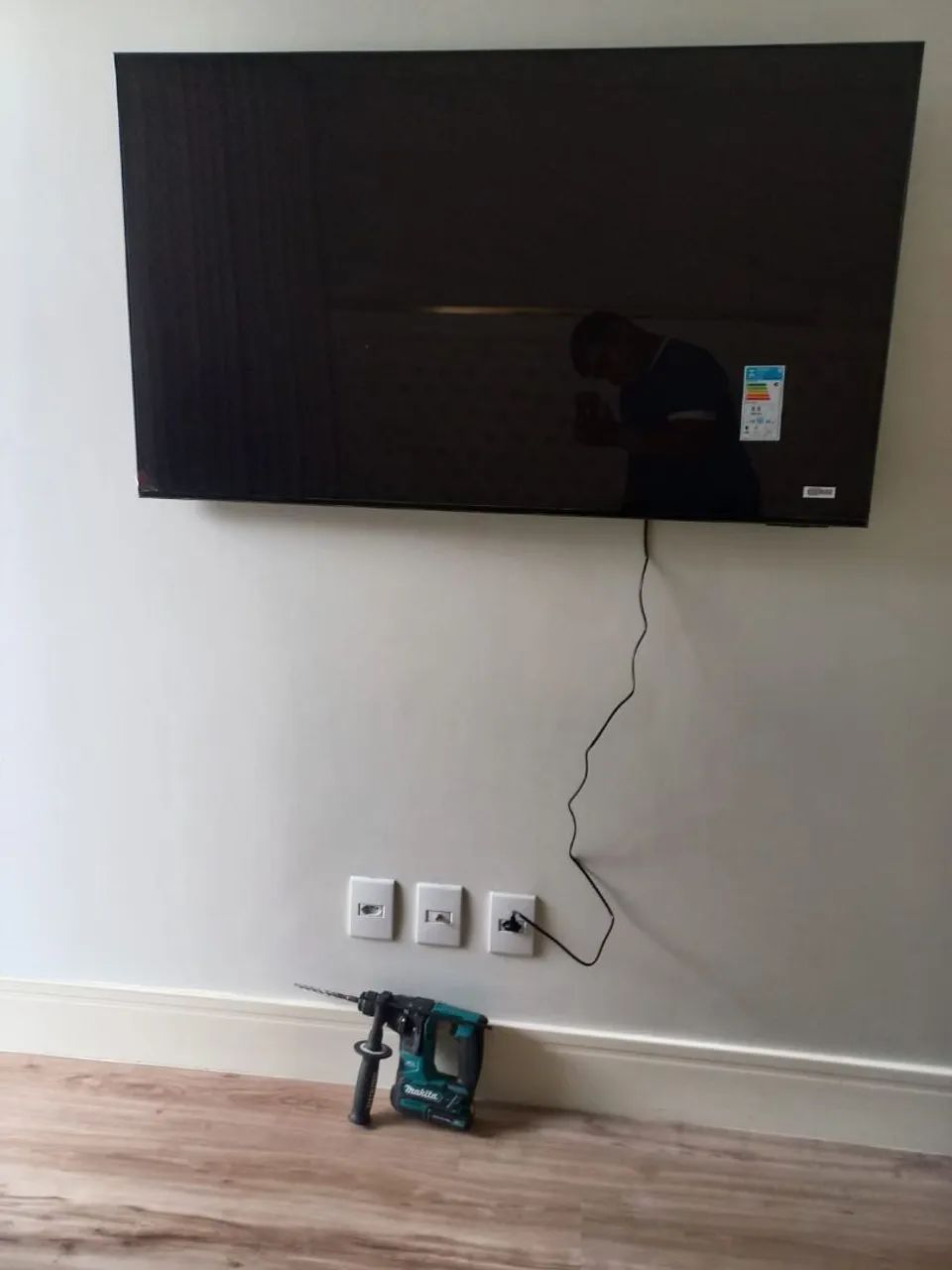 Instalação de suporte para TV 
