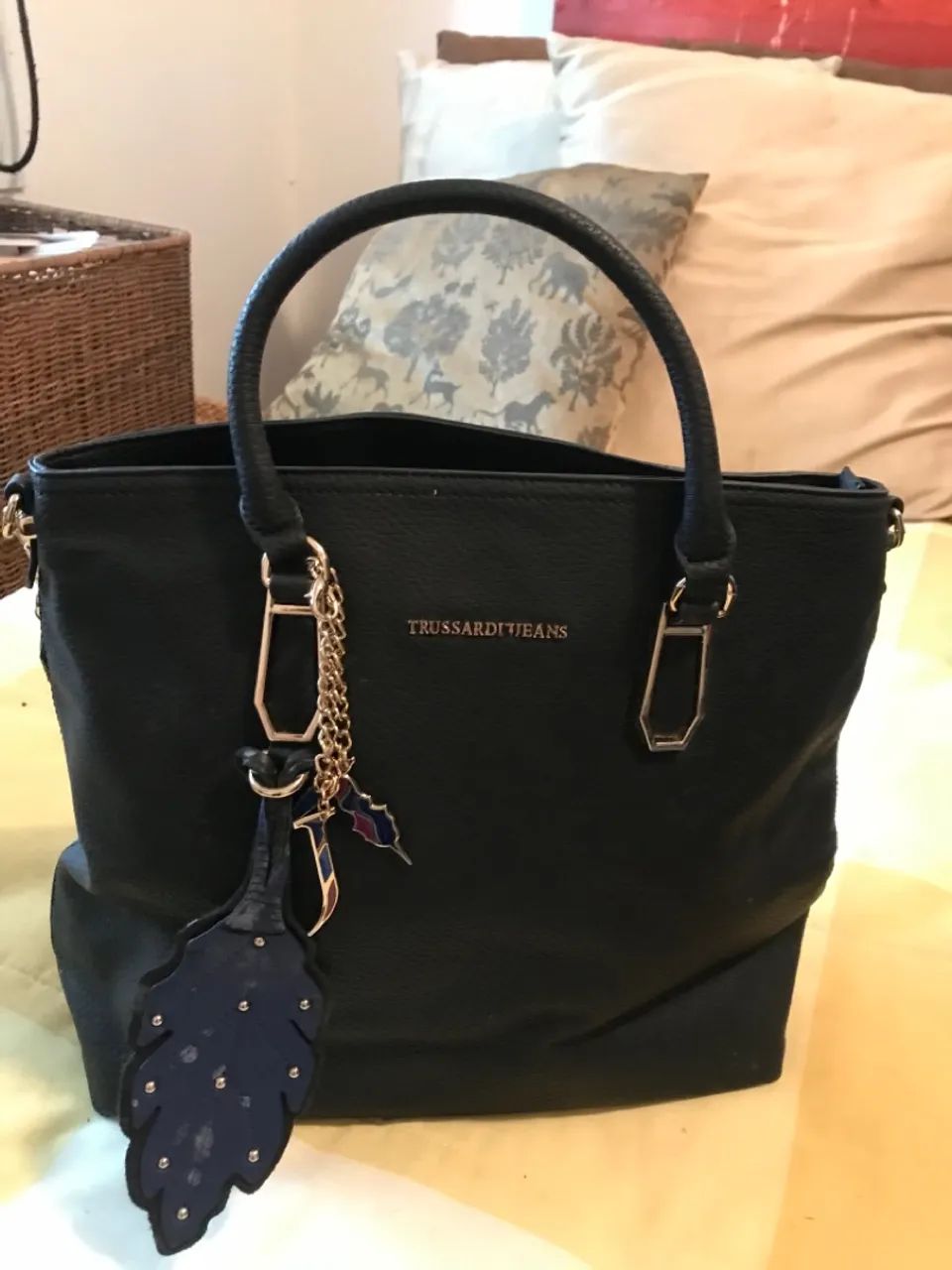 Bolsa Trussardi Jeans Preta com Detalhes